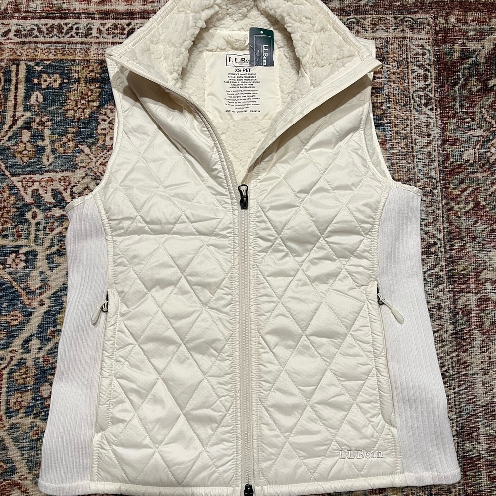 L.L. Bean Women's White Quilted / Puffer Vest with XS Petite